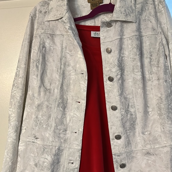 Gorgeous White/brocade material pant suit! - Picture 5 of 7